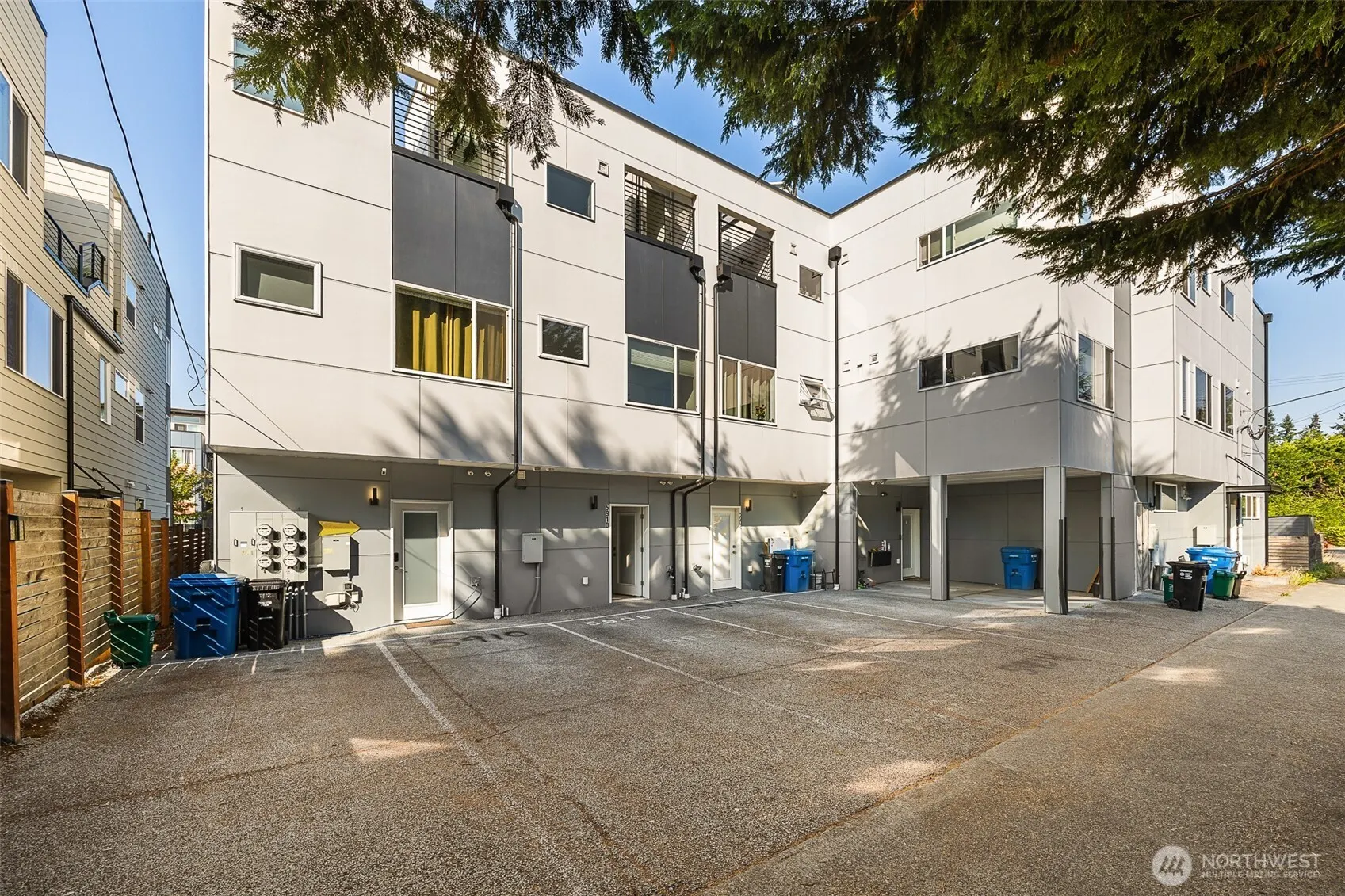 5910 Fauntleroy Way SW, Seattle, WA 98136