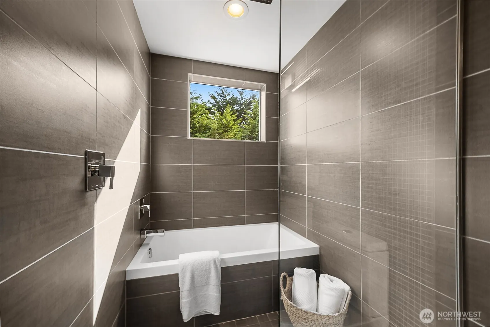 5910 Fauntleroy Way SW, Seattle, WA 98136