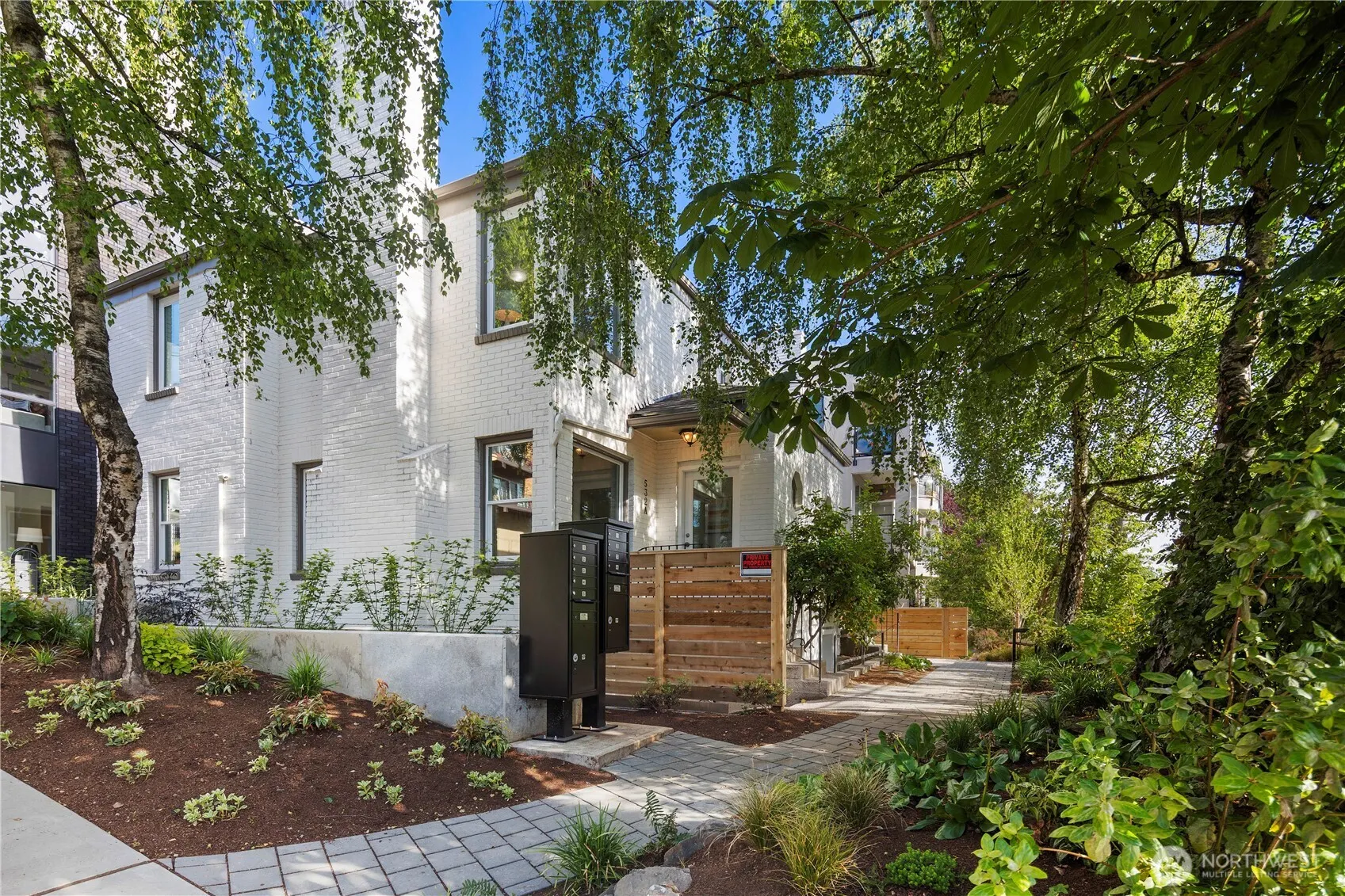 530 12th Avenue E, Seattle, WA 98102