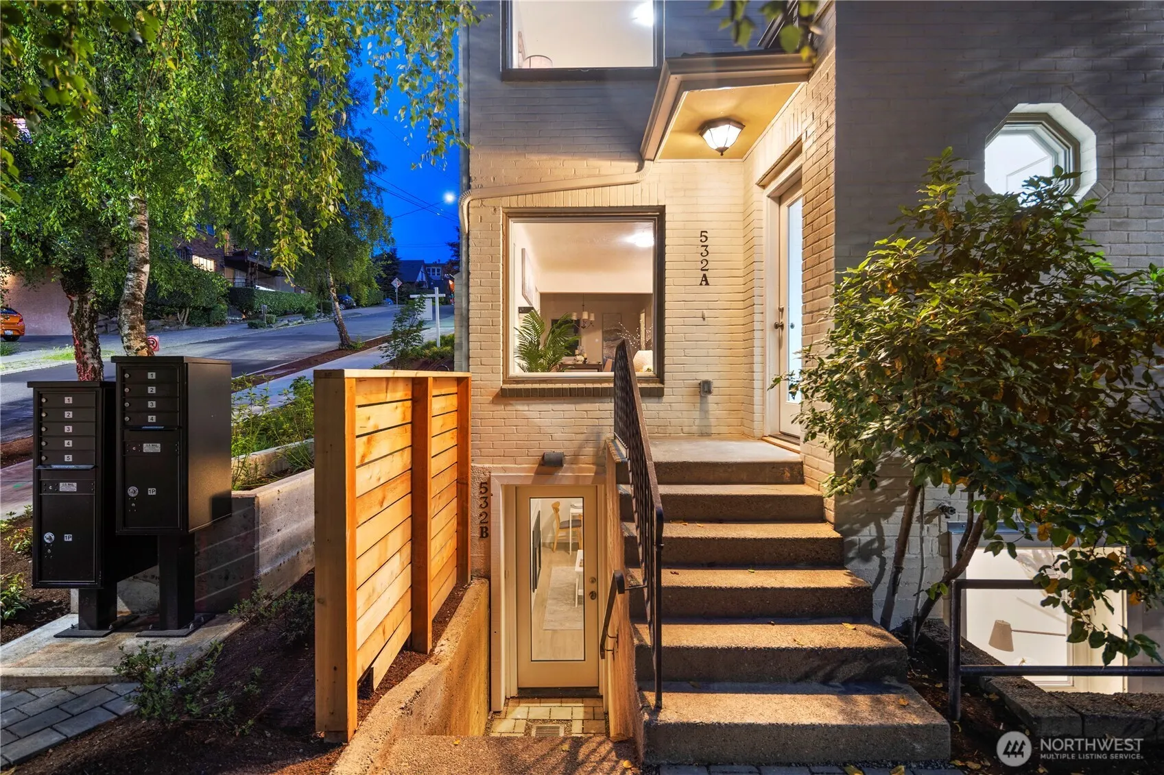 530 12th Avenue E, Seattle, WA 98102