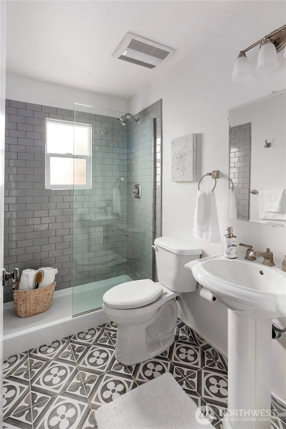530 12th Avenue E, Seattle, WA 98102