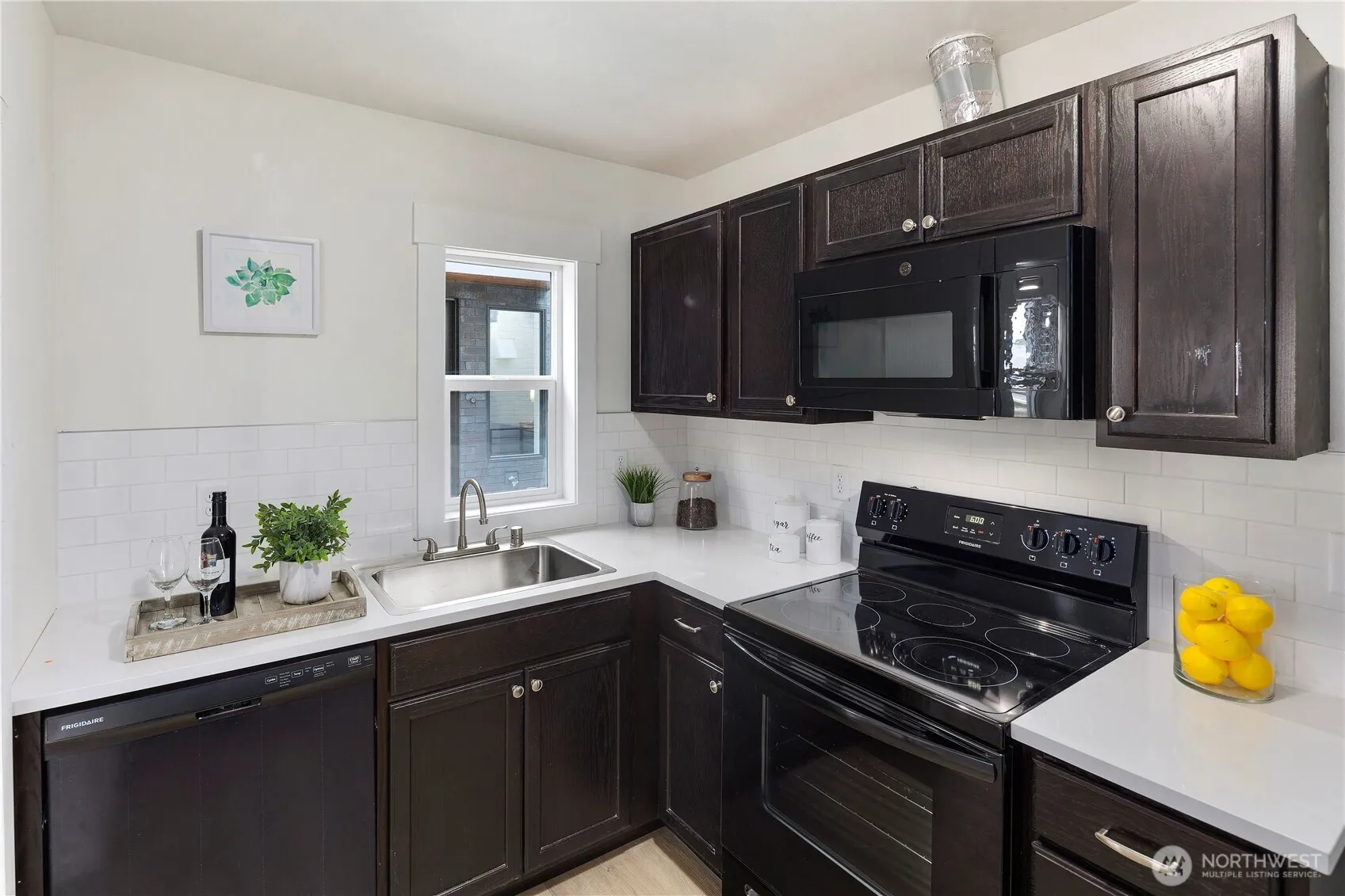 530 12th Avenue E, Seattle, WA 98102