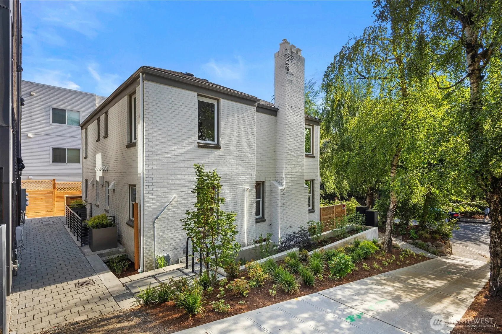 530 12th Avenue E, Seattle, WA 98102
