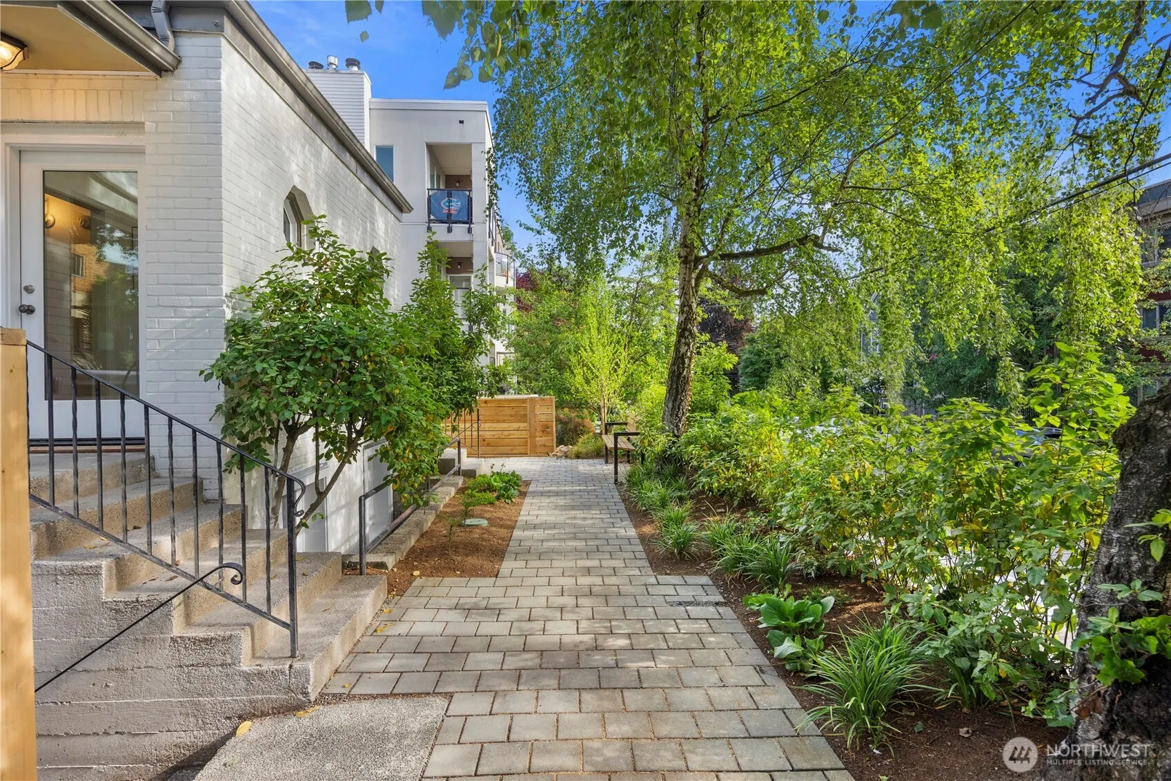 530 12th Avenue E, Seattle, WA 98102