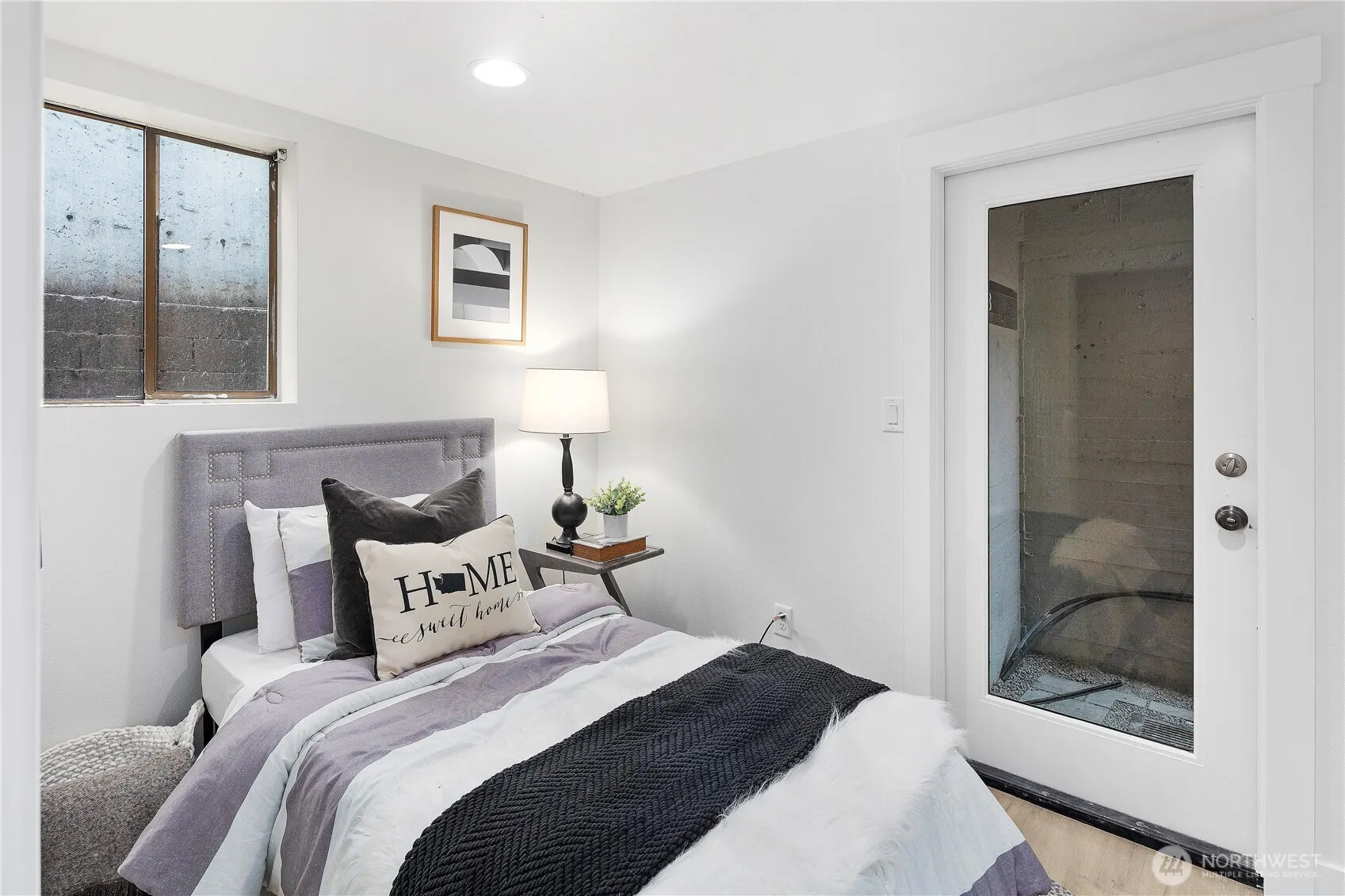 530 12th Avenue E, Seattle, WA 98102