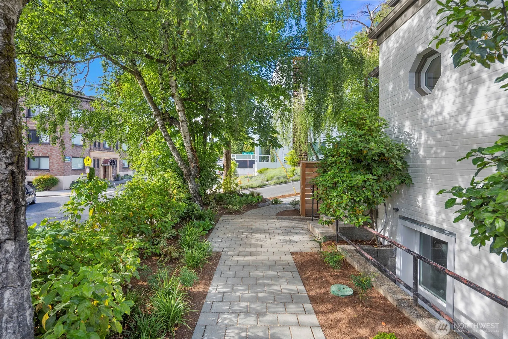 530 12th Avenue E, Seattle, WA 98102