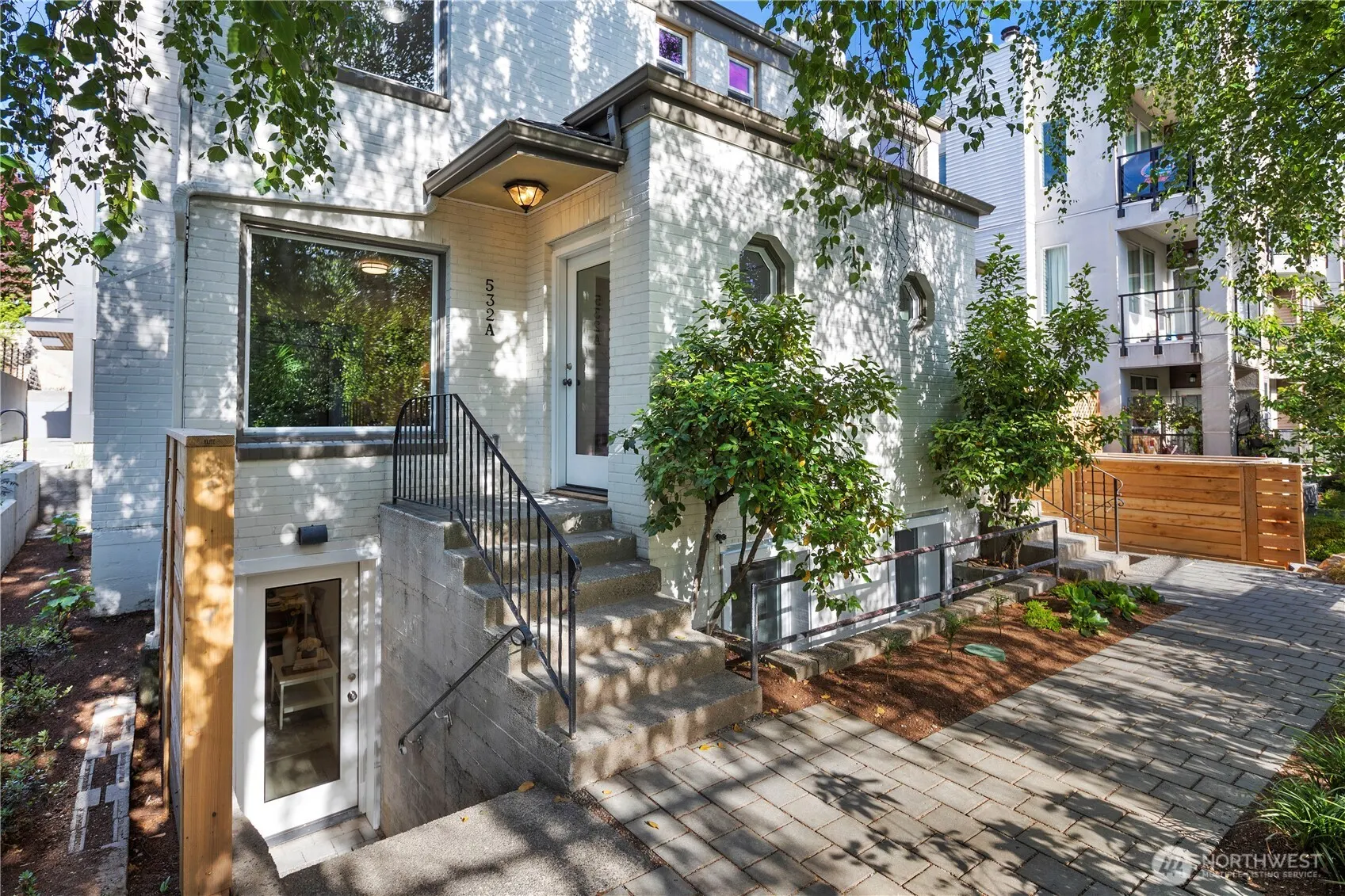 530 12th Avenue E, Seattle, WA 98102