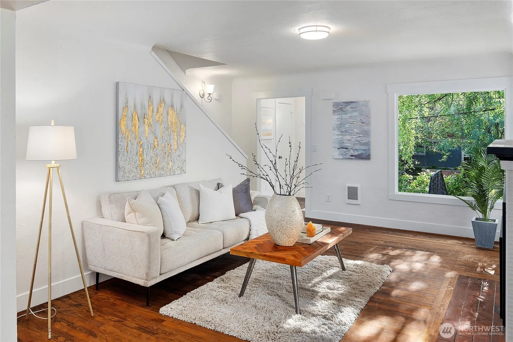 530 12th Avenue E, Seattle, WA 98102