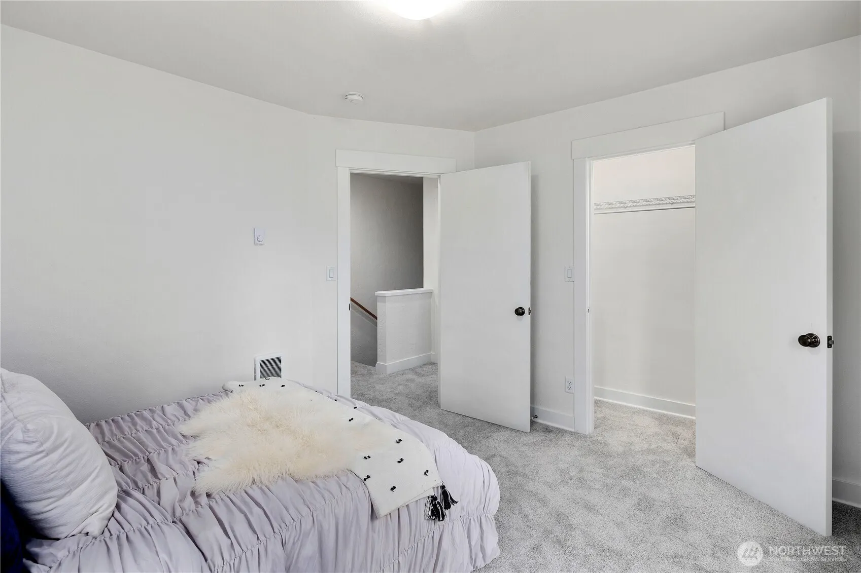 530 12th Avenue E, Seattle, WA 98102