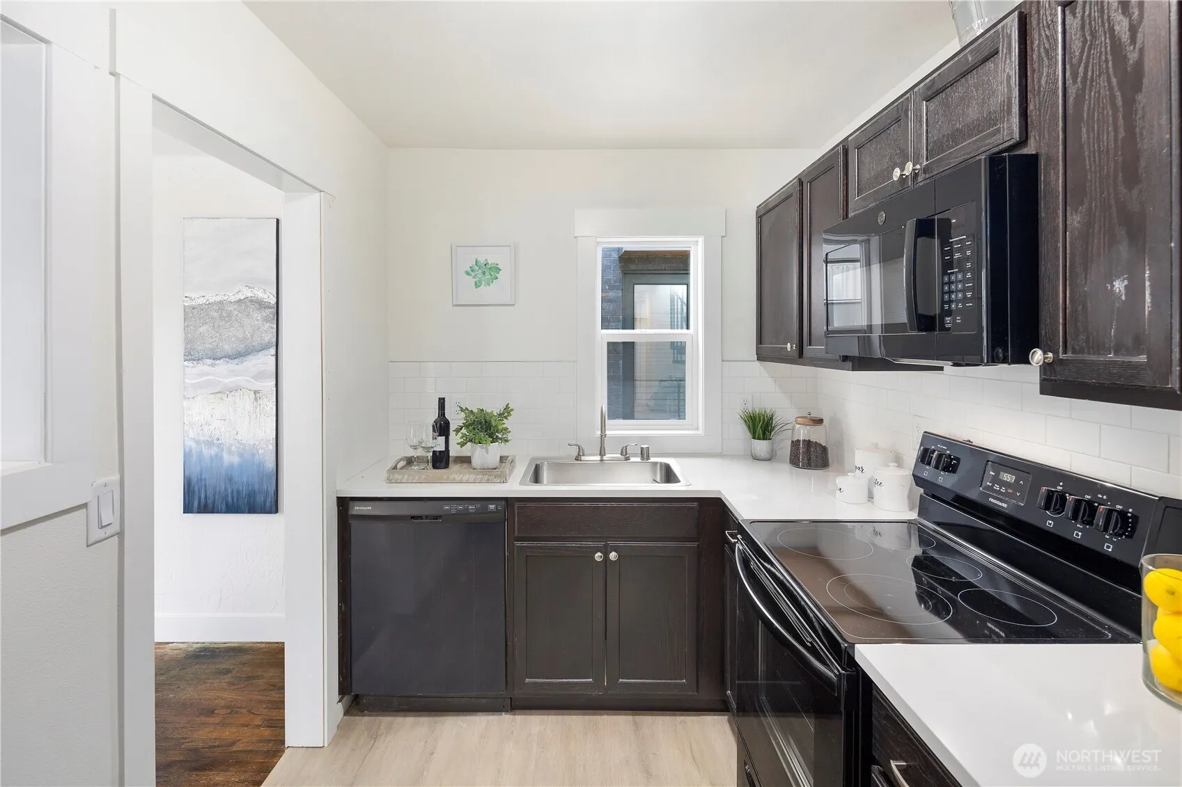 530 12th Avenue E, Seattle, WA 98102