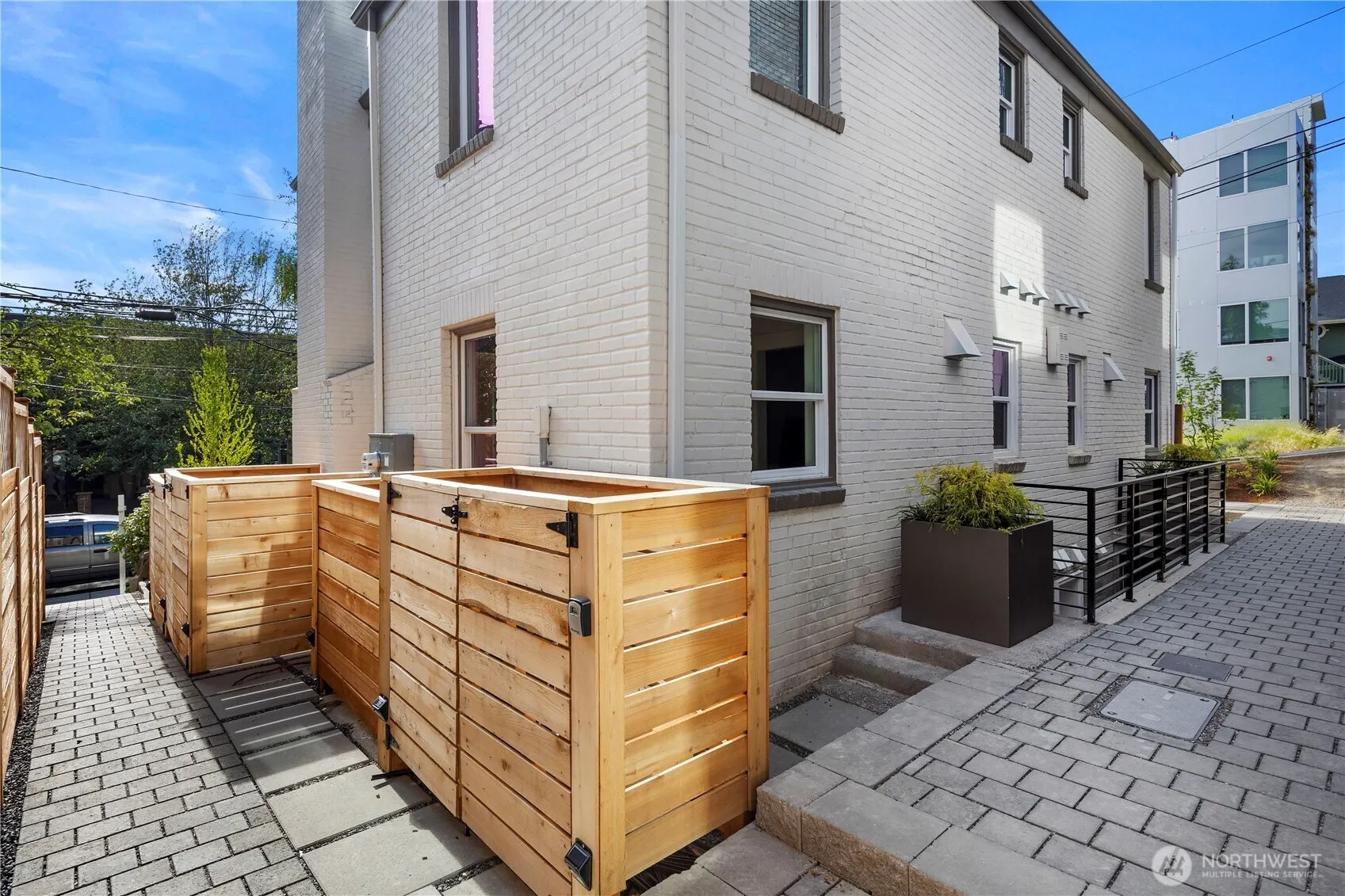 530 12th Avenue E, Seattle, WA 98102