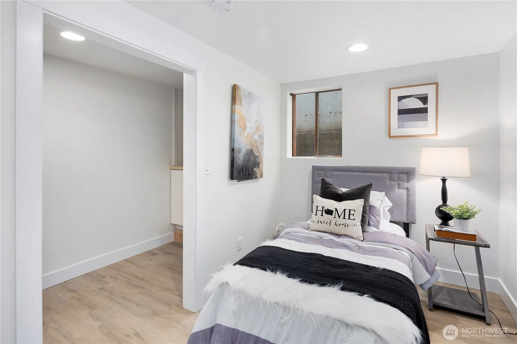 530 12th Avenue E, Seattle, WA 98102