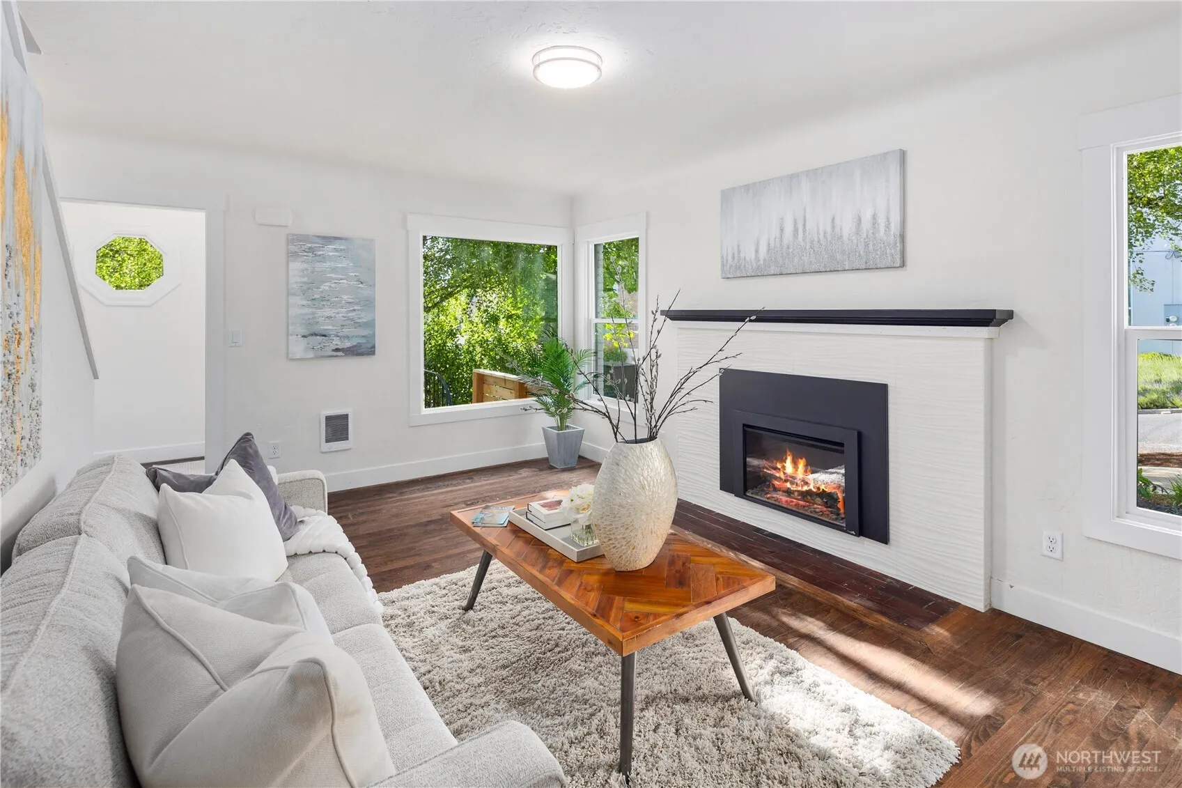 530 12th Avenue E, Seattle, WA 98102