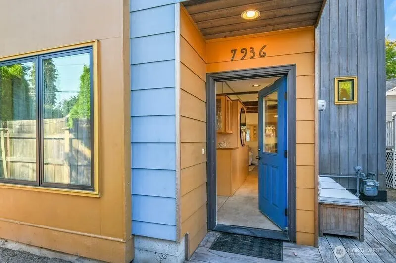 7936 Densmore Avenue N, Seattle, WA 98103-4910