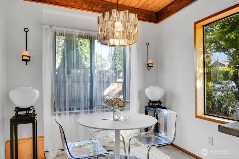 7936 Densmore Avenue N, Seattle, WA 98103-4910