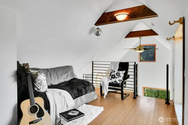 7936 Densmore Avenue N, Seattle, WA 98103-4910