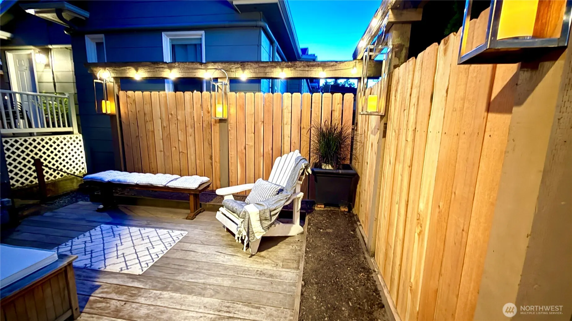 7936 Densmore Avenue N, Seattle, WA 98103-4910