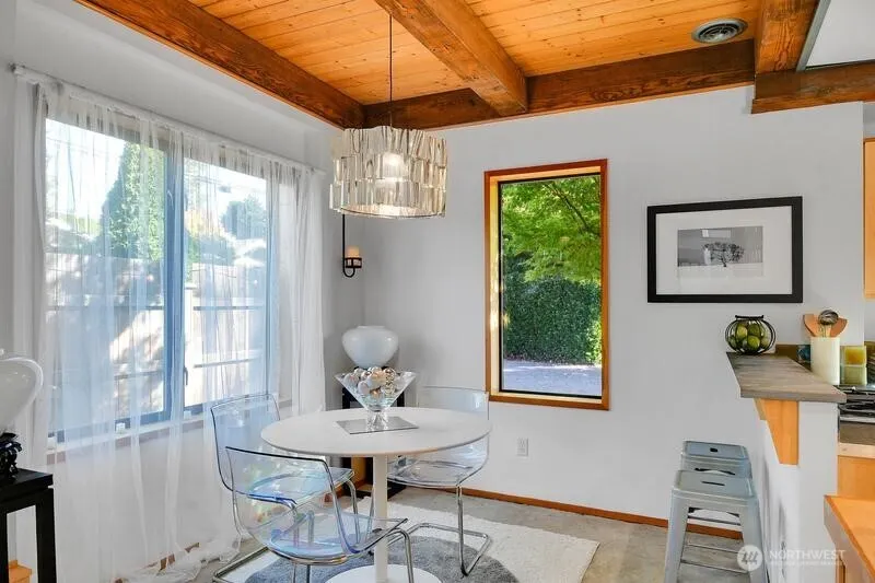 7936 Densmore Avenue N, Seattle, WA 98103-4910