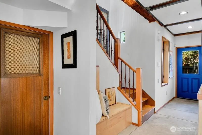 7936 Densmore Avenue N, Seattle, WA 98103-4910