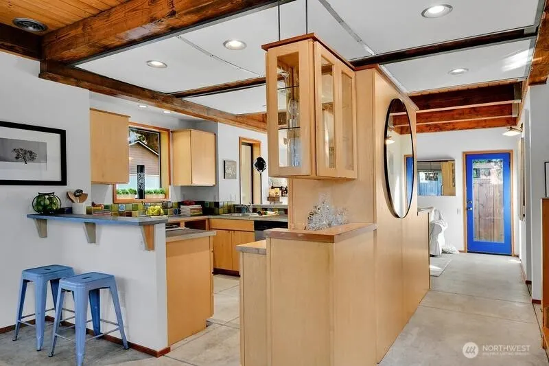 7936 Densmore Avenue N, Seattle, WA 98103-4910