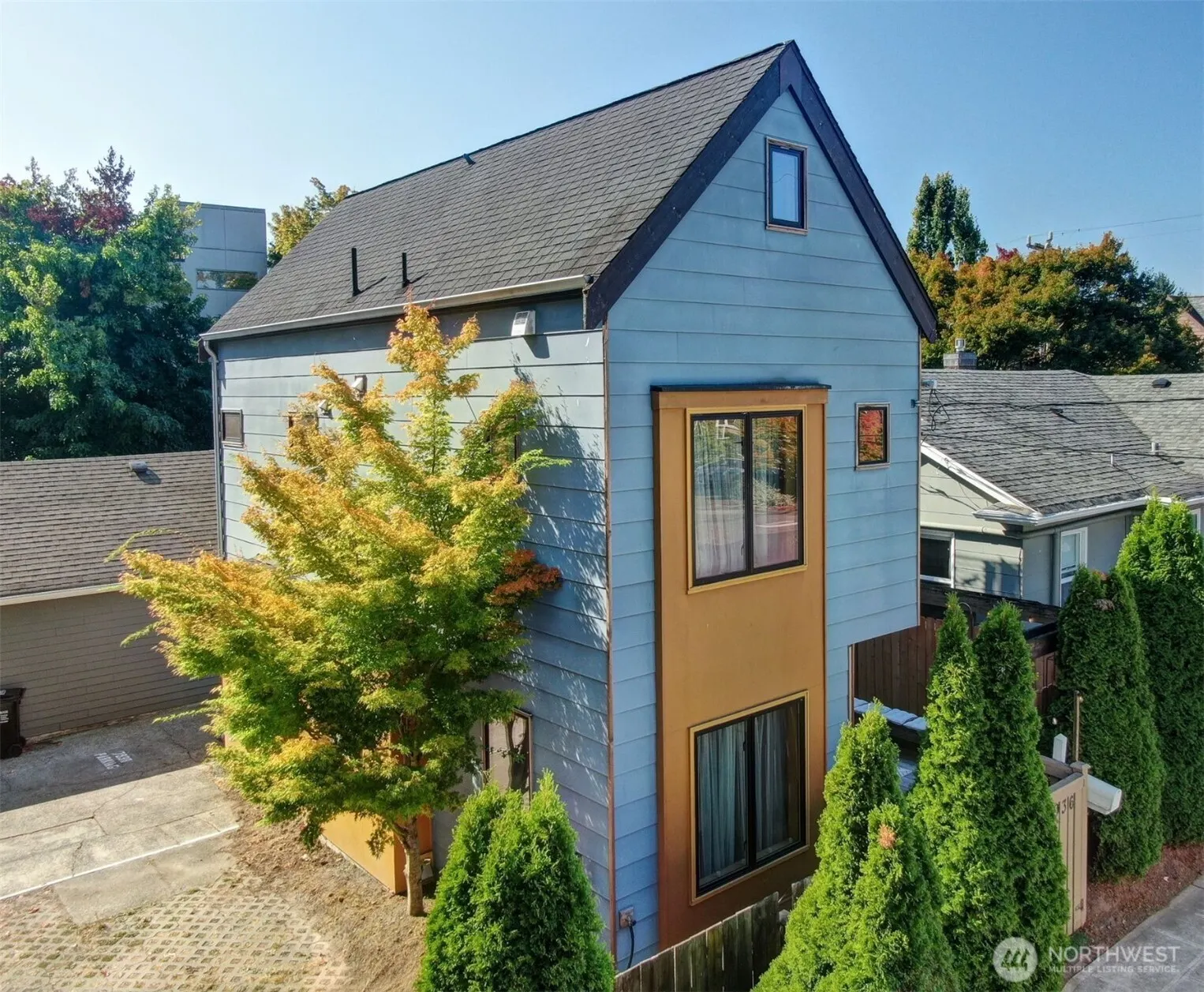 7936 Densmore Avenue N, Seattle, WA 98103-4910