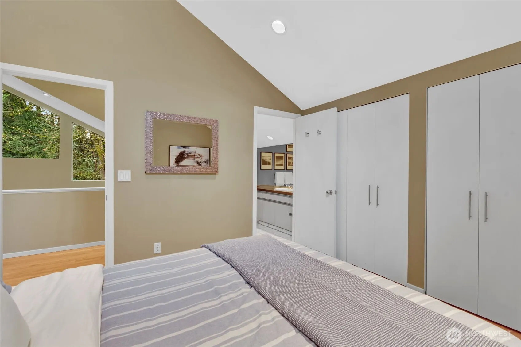 621 Bellevue Way SE, Bellevue, WA 98004