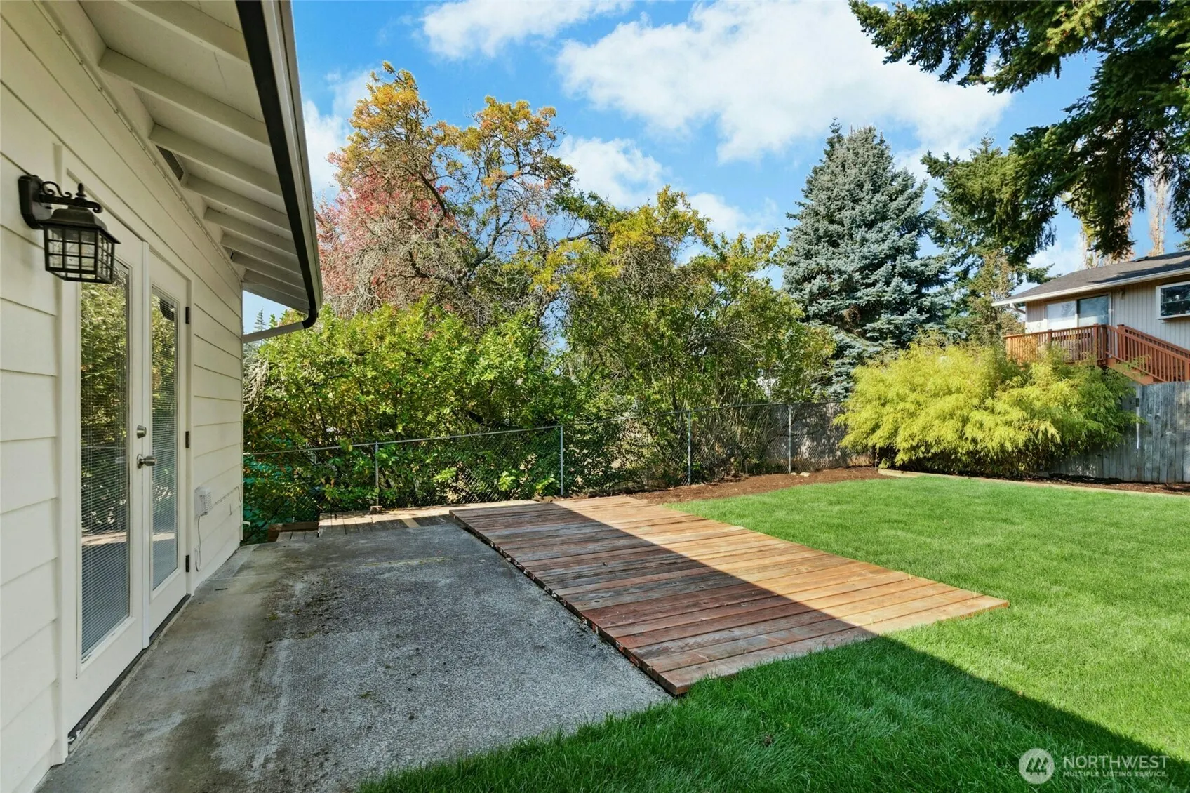 15824 NE 111th Street , Redmond, WA 98052