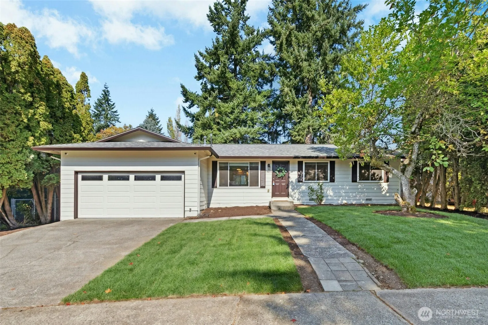 15824 NE 111th Street , Redmond, WA 98052
