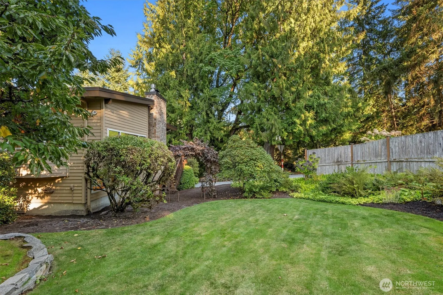 10824 SE 23rd Street , Bellevue, WA 98004