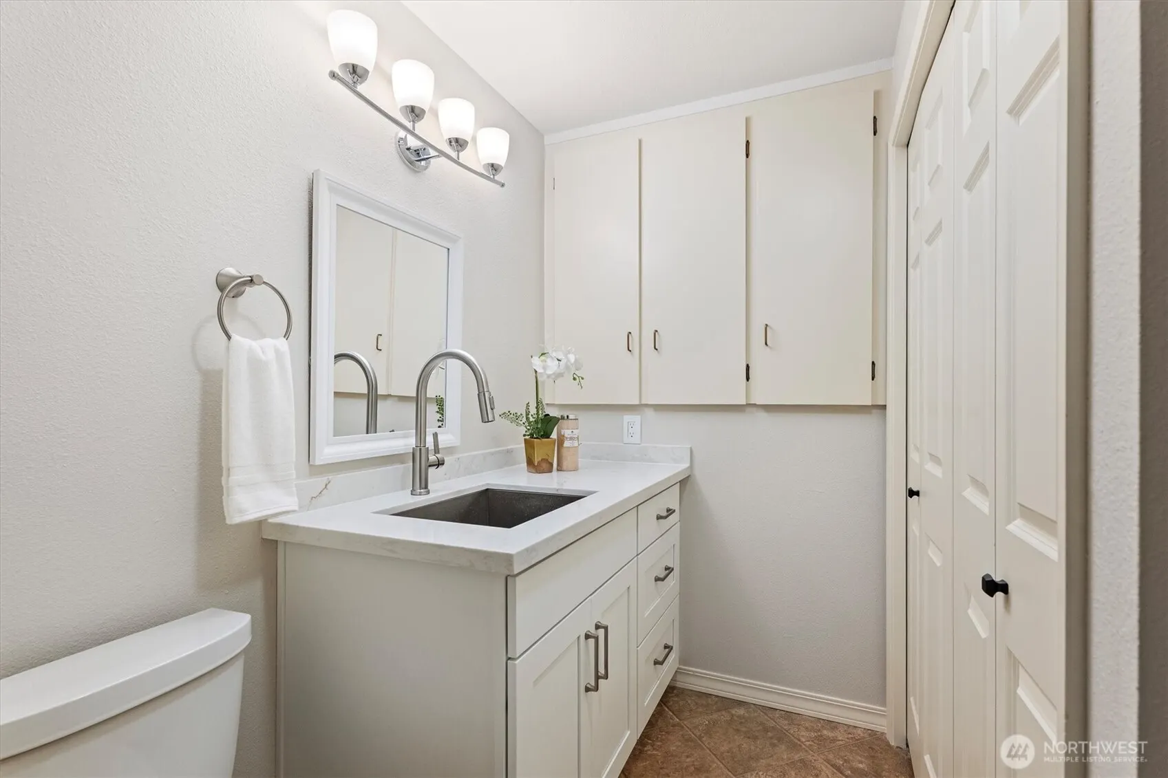 10824 SE 23rd Street , Bellevue, WA 98004