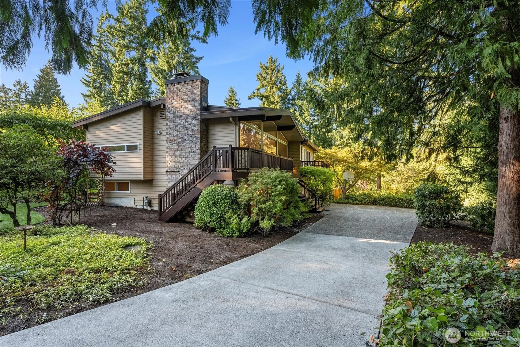 10824 SE 23rd Street , Bellevue, WA 98004