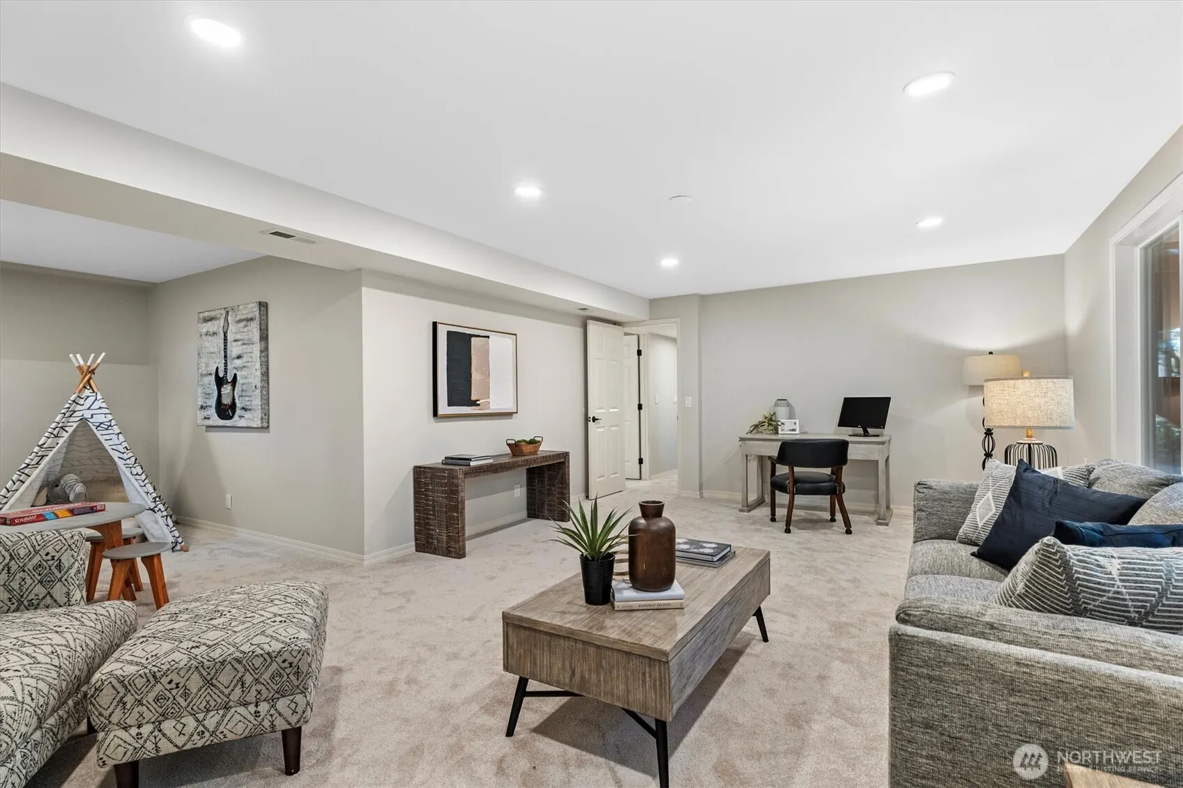 10824 SE 23rd Street , Bellevue, WA 98004