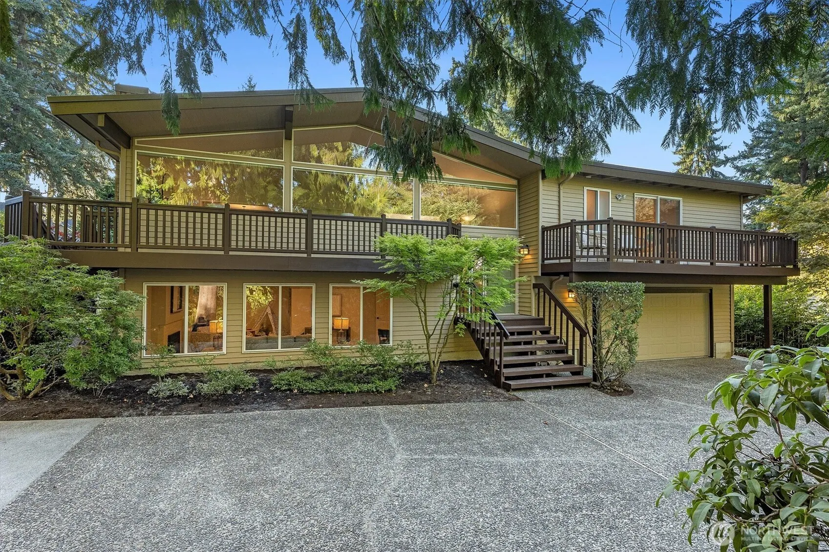 10824 SE 23rd Street , Bellevue, WA 98004