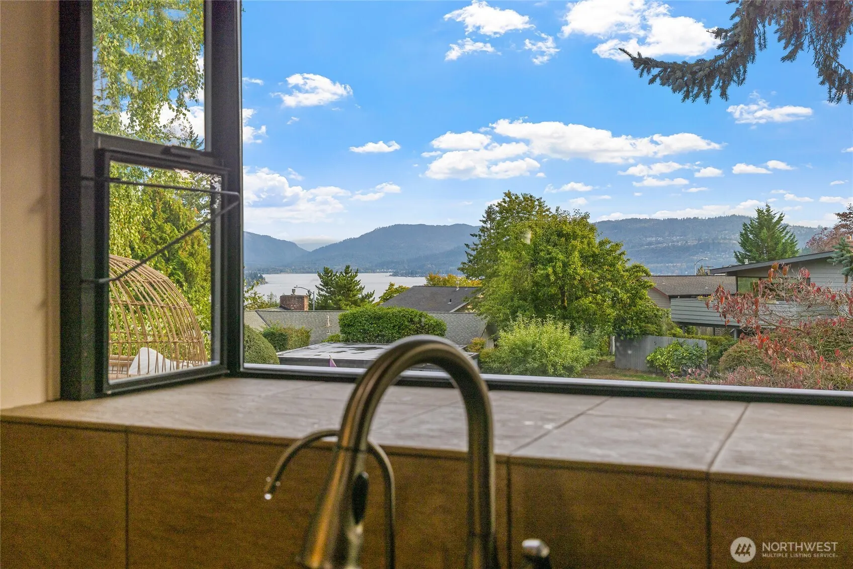 17127 NE 8th Place , Bellevue, WA 98008