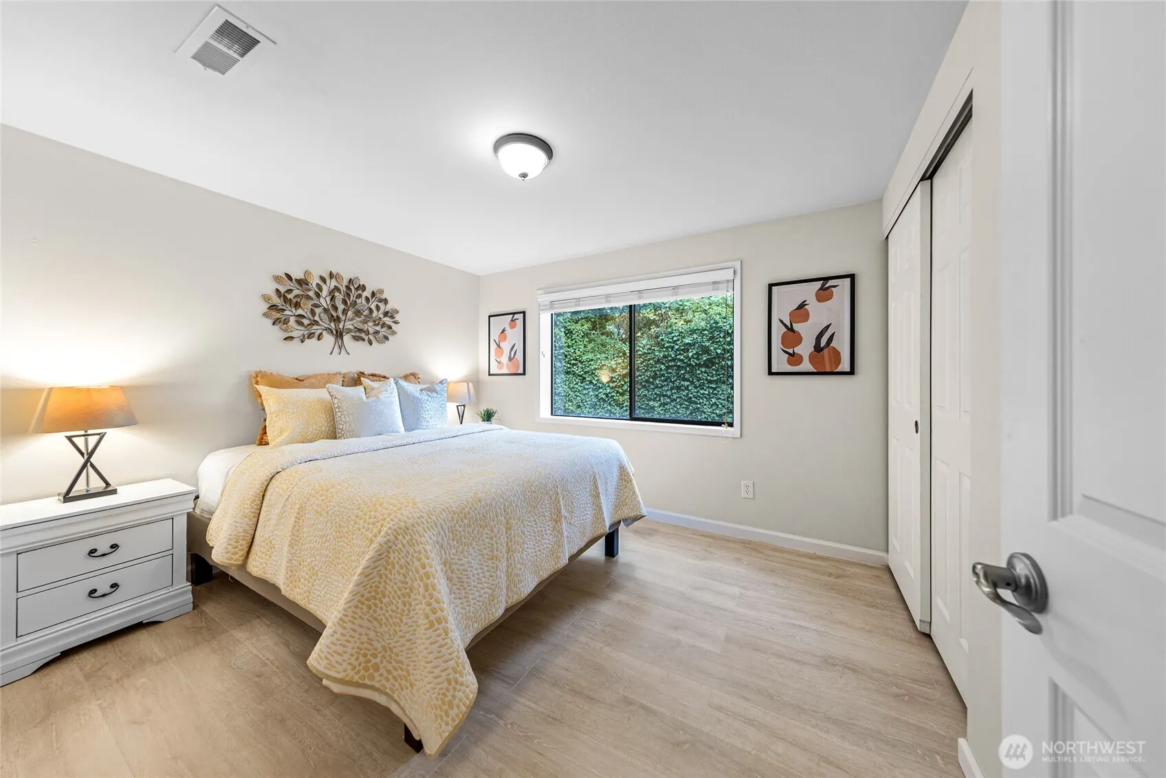 17127 NE 8th Place , Bellevue, WA 98008
