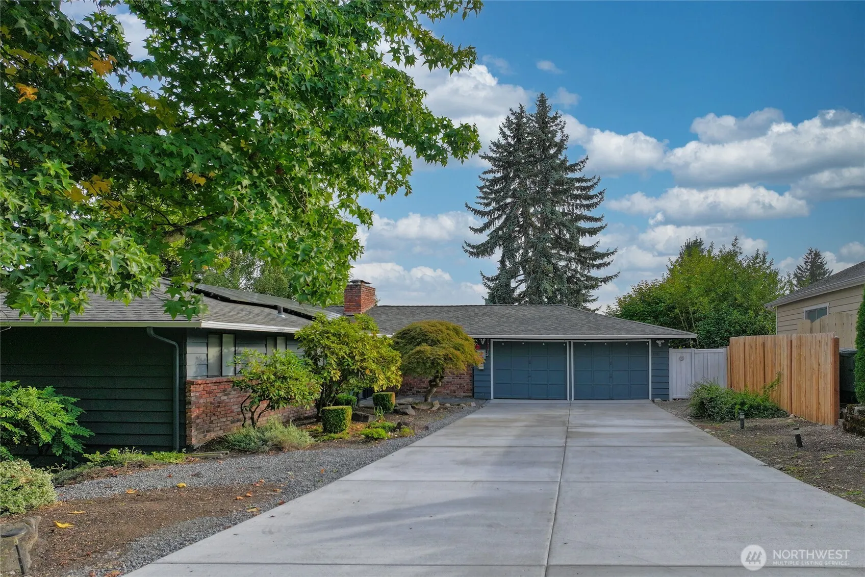 17127 NE 8th Place , Bellevue, WA 98008