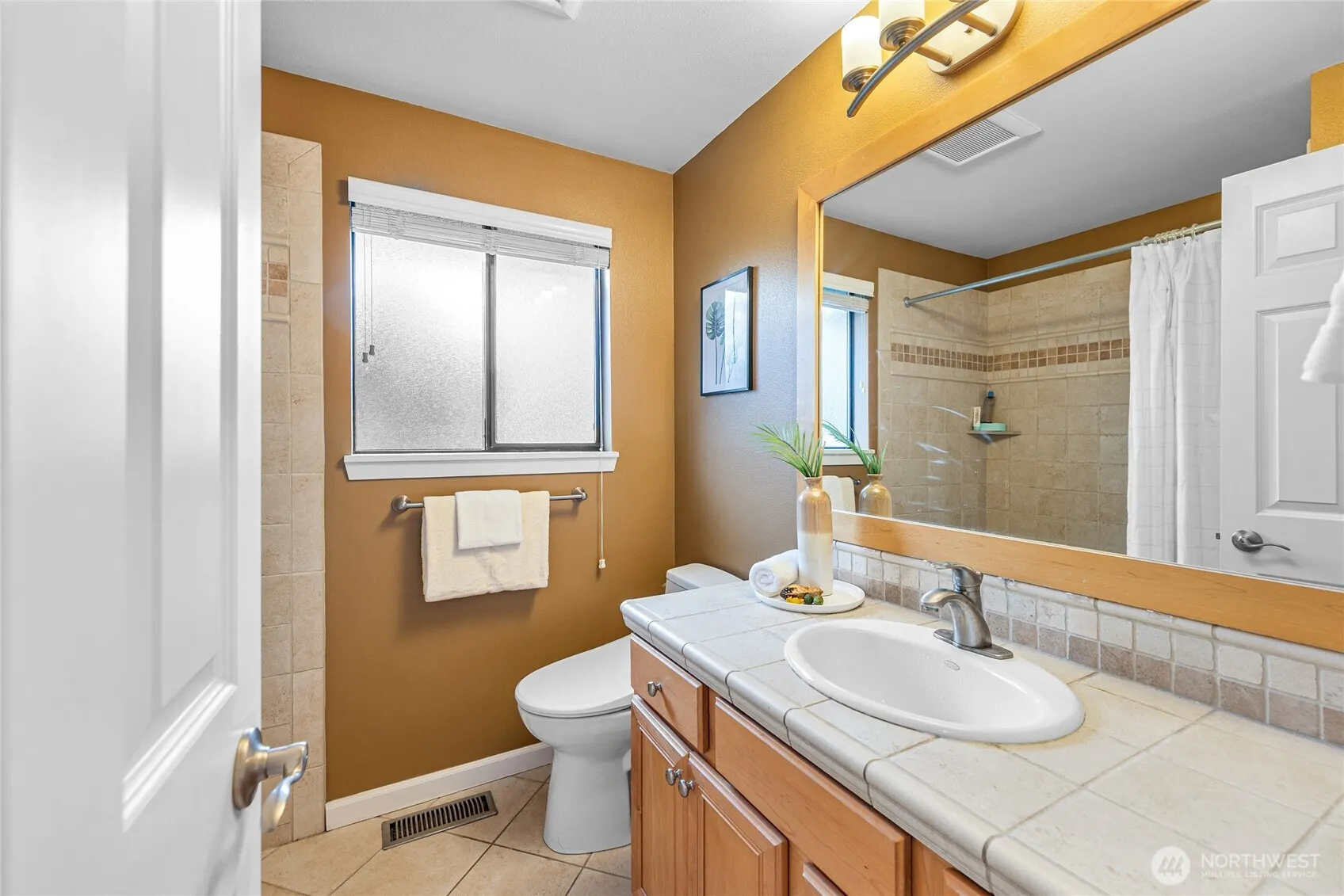 17127 NE 8th Place , Bellevue, WA 98008