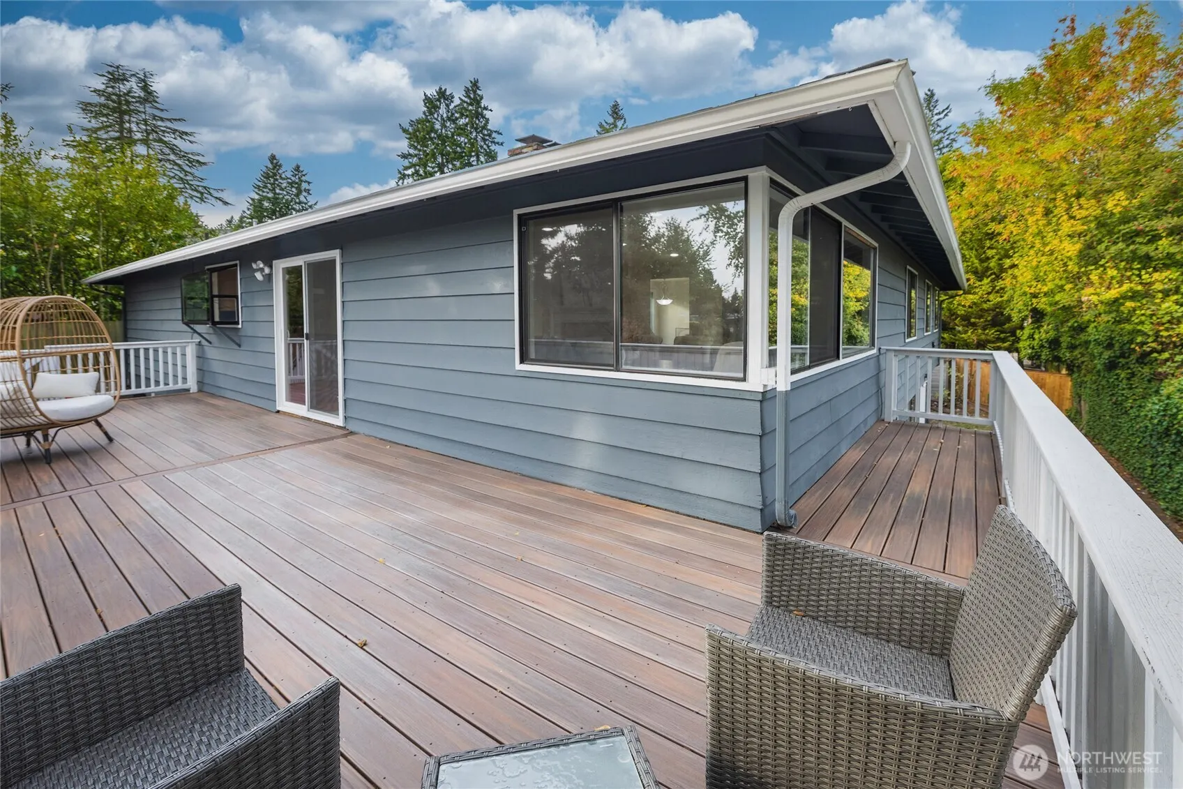 17127 NE 8th Place , Bellevue, WA 98008