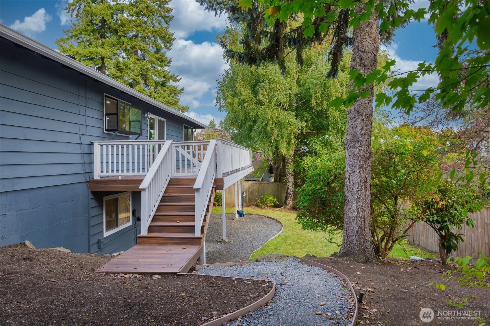 17127 NE 8th Place , Bellevue, WA 98008