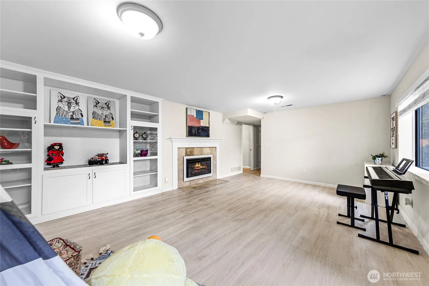 17127 NE 8th Place , Bellevue, WA 98008