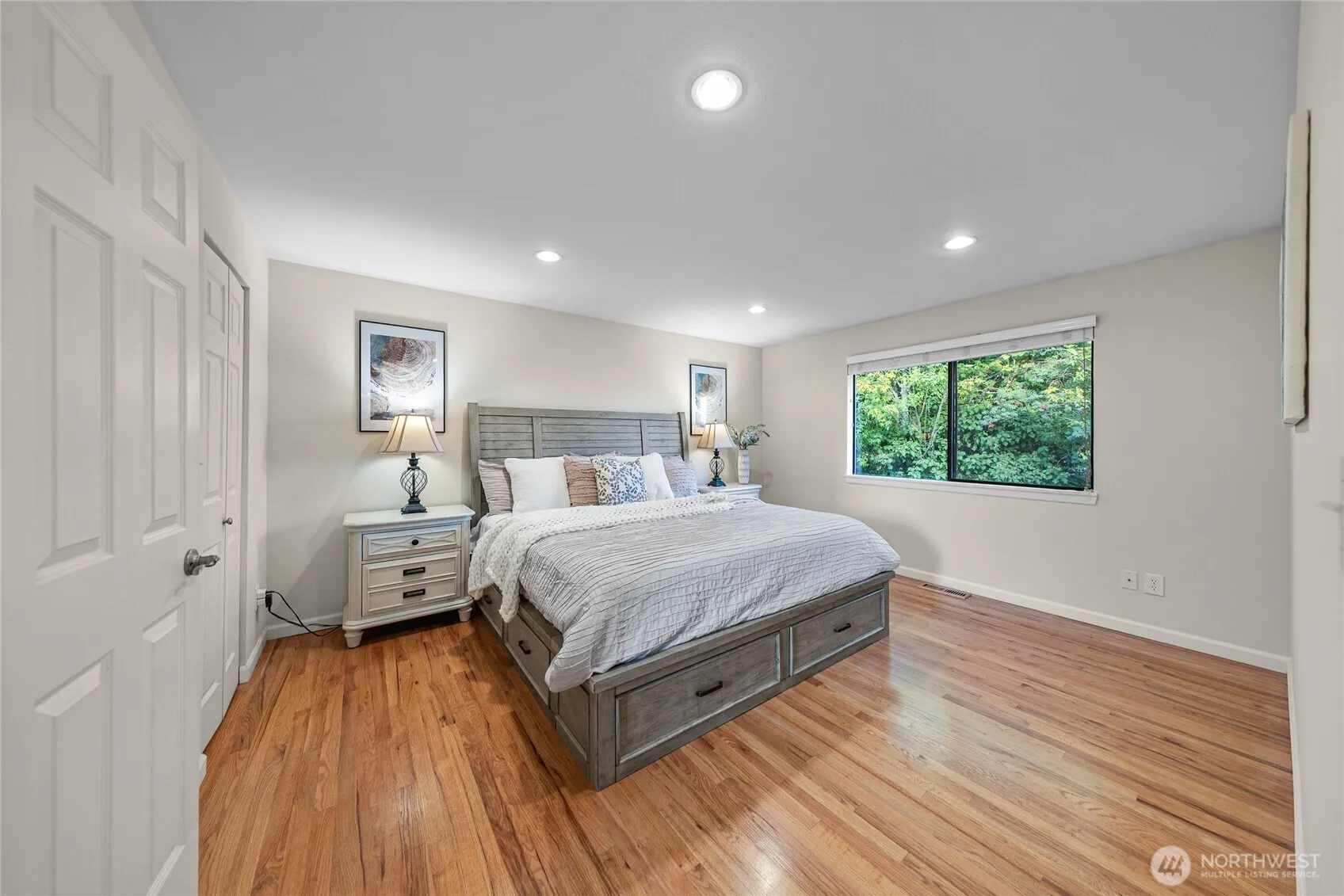 17127 NE 8th Place , Bellevue, WA 98008
