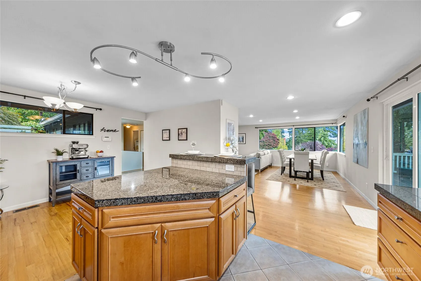 17127 NE 8th Place , Bellevue, WA 98008