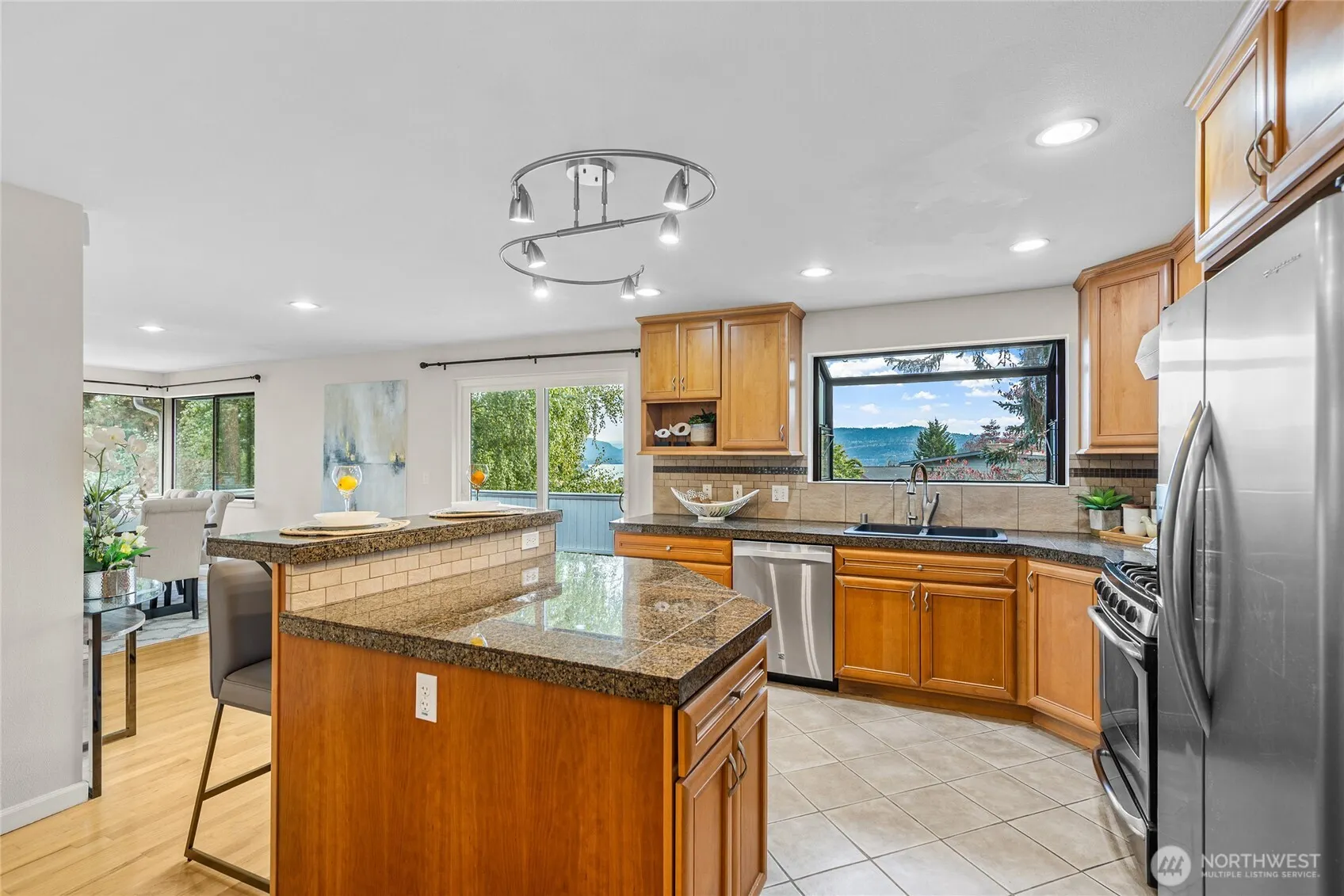 17127 NE 8th Place , Bellevue, WA 98008