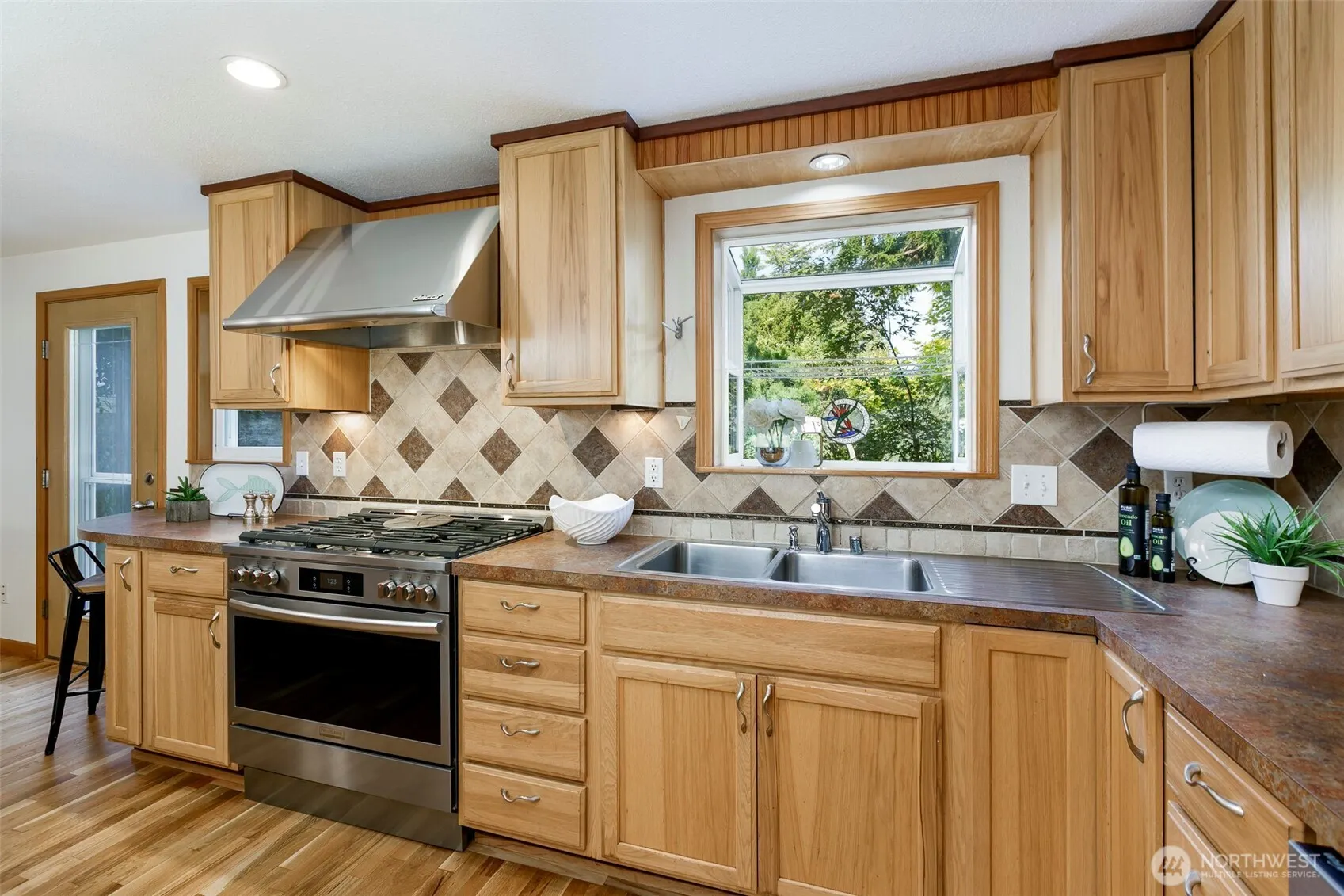 12832 NE 84th Street , Kirkland, WA 98033