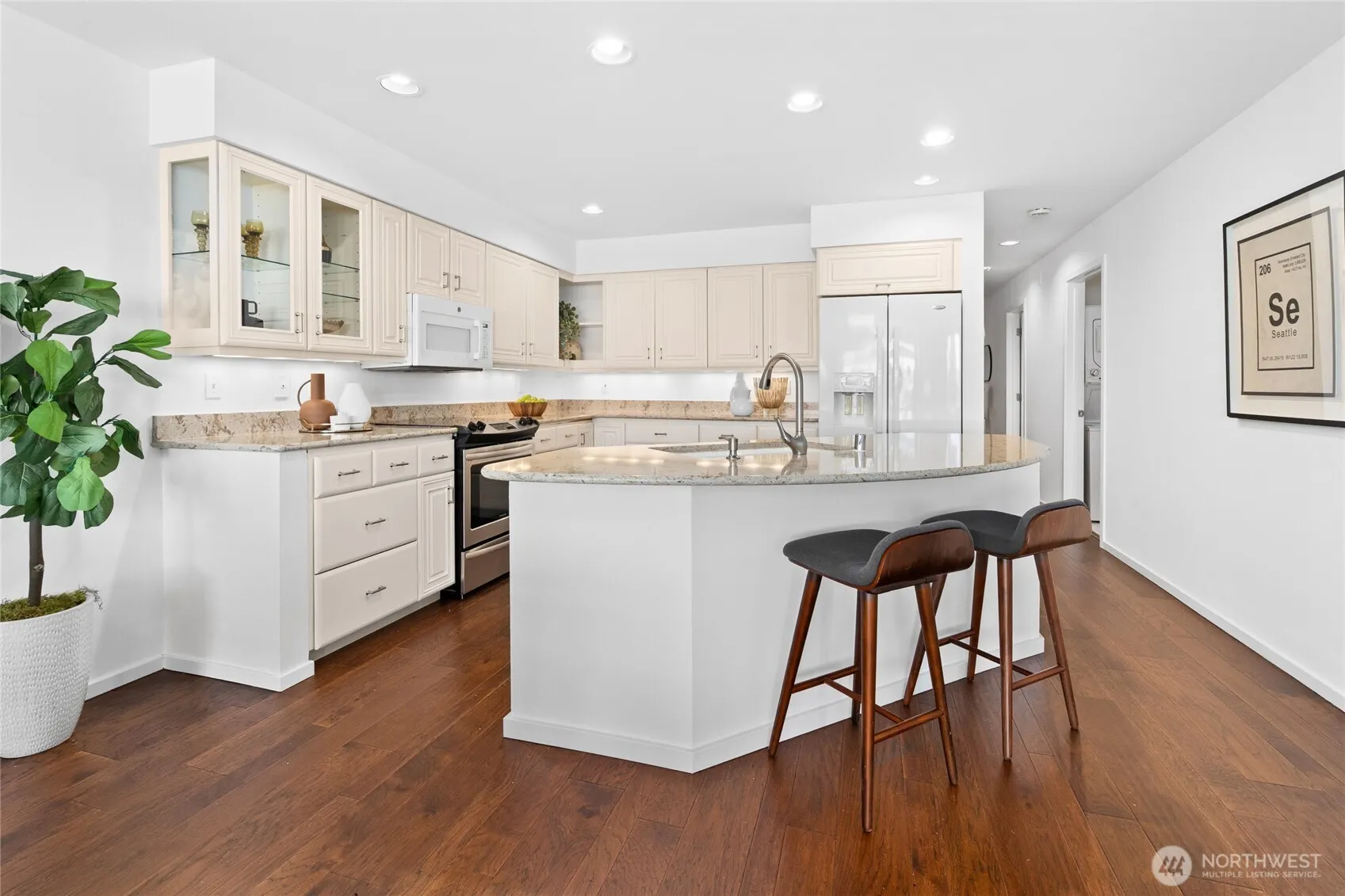 2420 8th Avenue N #102, Seattle, WA 98109