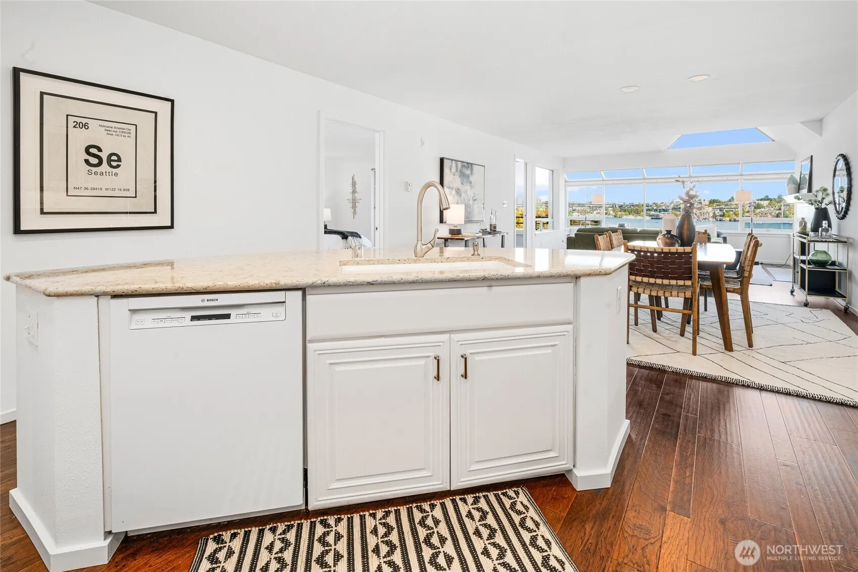 2420 8th Avenue N #102, Seattle, WA 98109