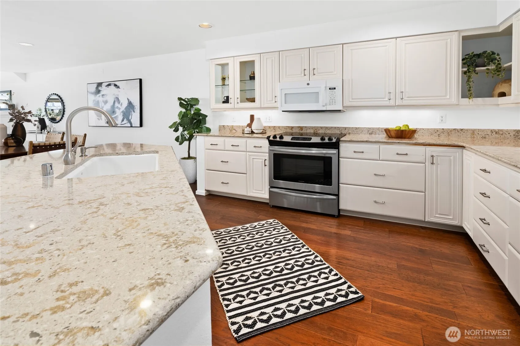 2420 8th Avenue N #102, Seattle, WA 98109