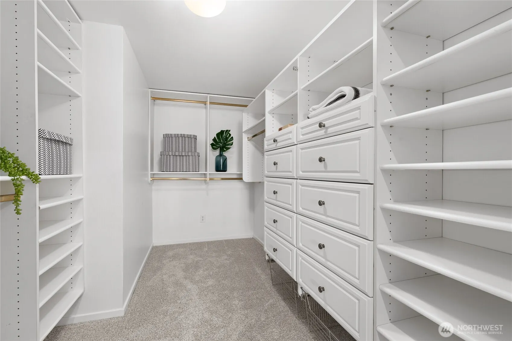 2420 8th Avenue N #102, Seattle, WA 98109