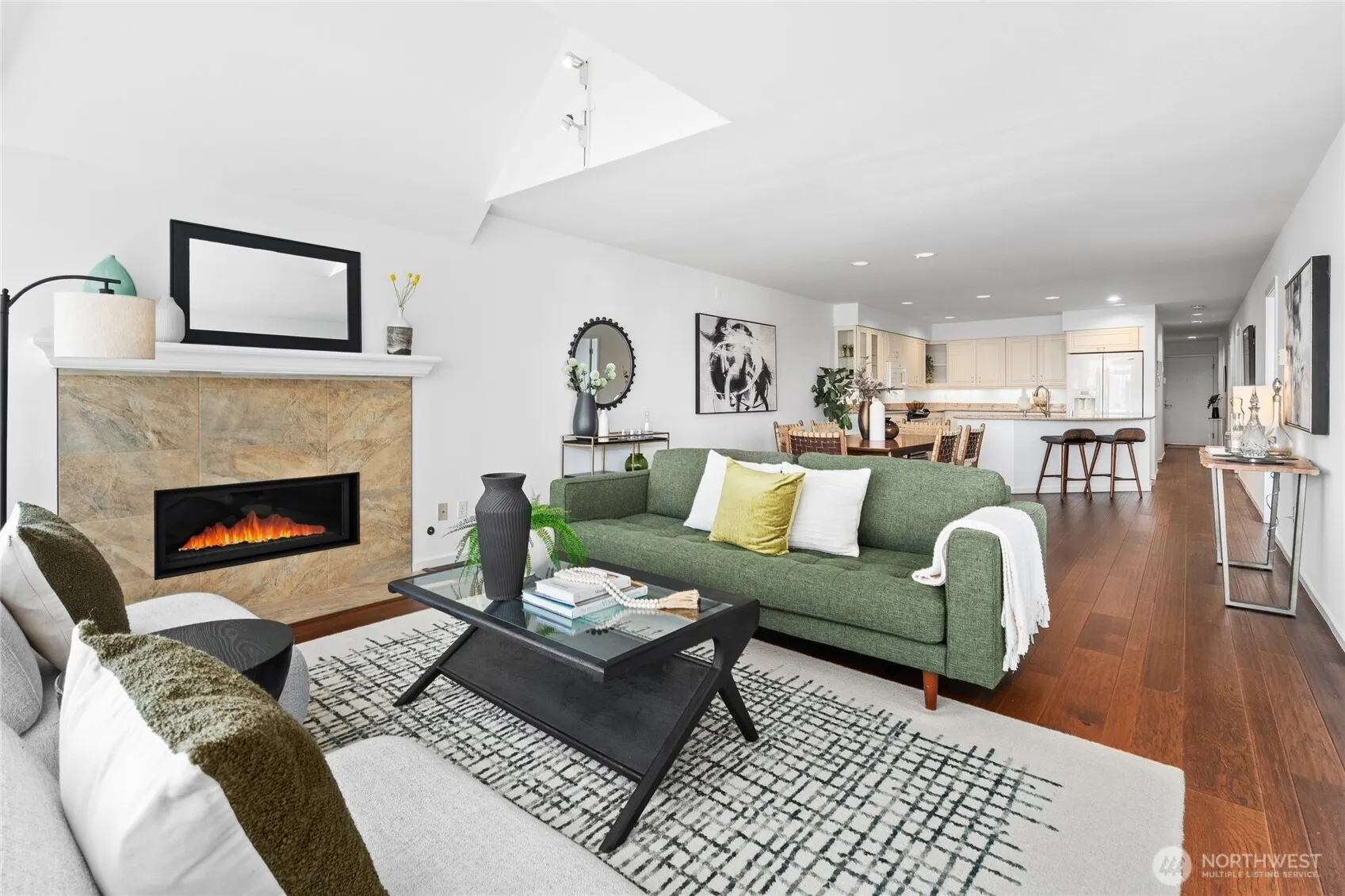 2420 8th Avenue N #102, Seattle, WA 98109