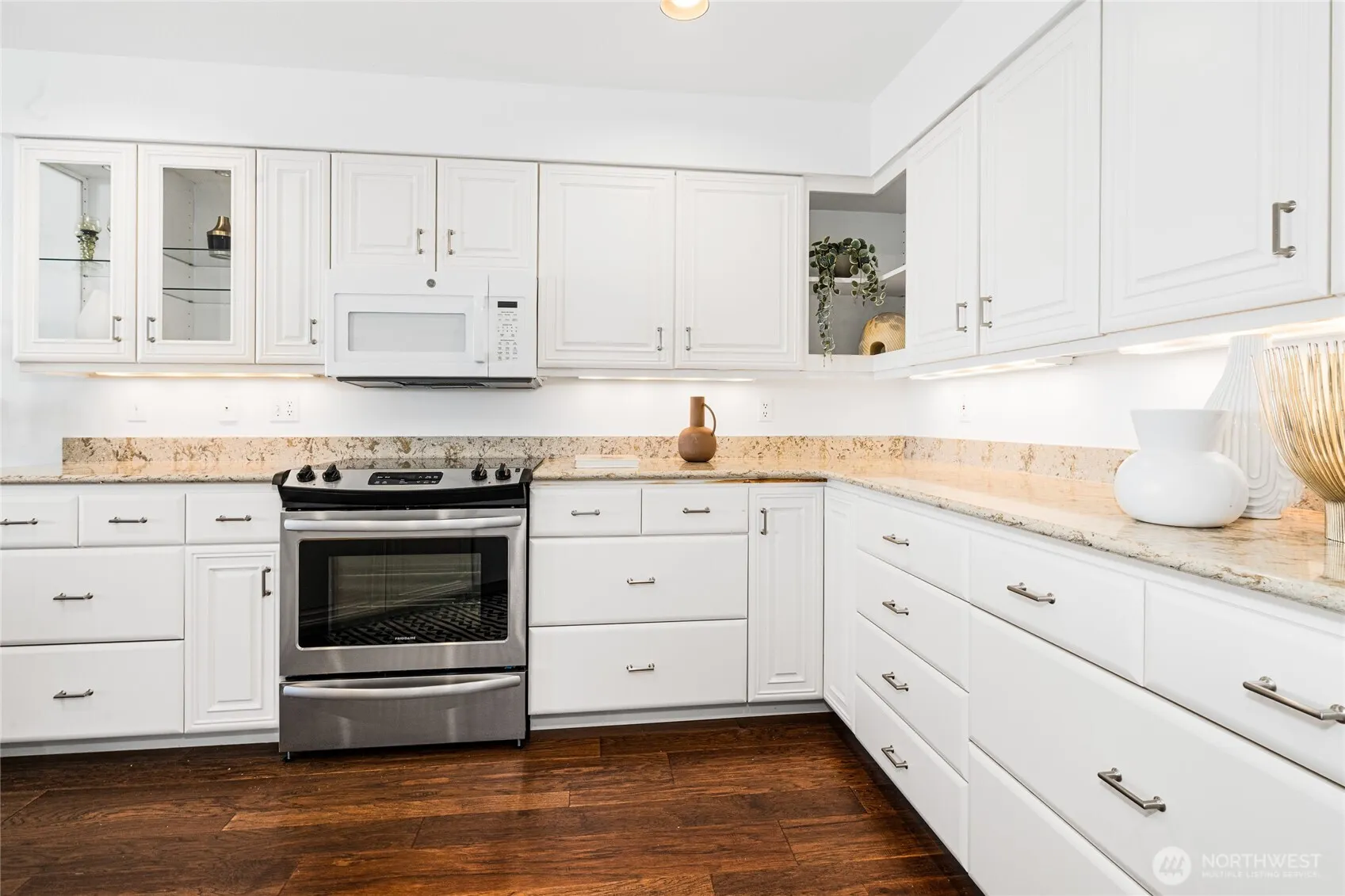 2420 8th Avenue N #102, Seattle, WA 98109